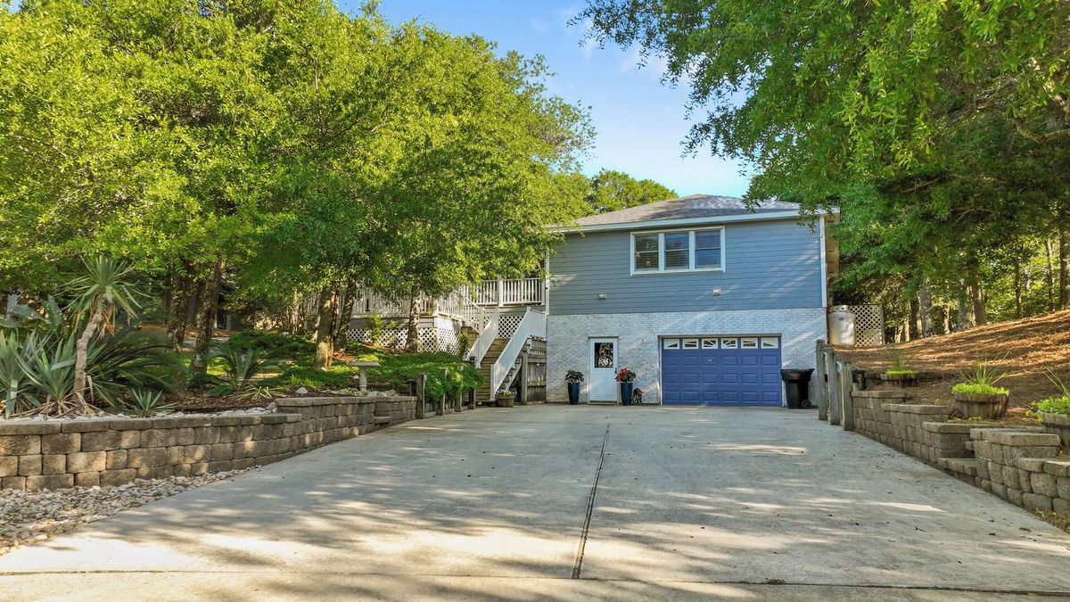 Buxton House | Spacious, Private, large pool near beaches!