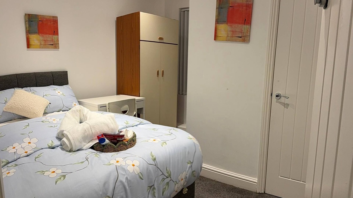 Anfield House | Spacious Private Room w/Ensuite Near Anfield Stadium