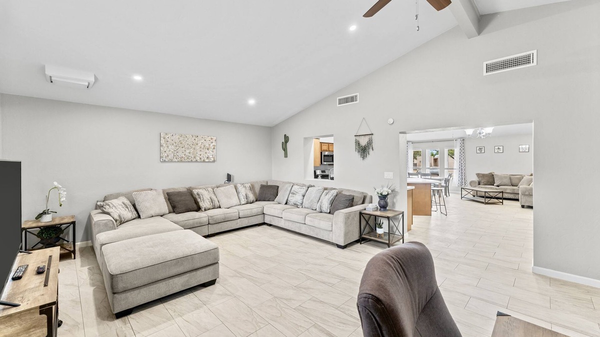 Sierra Vista House | Spacious & Private Sierra Vista Retreat with Pool!