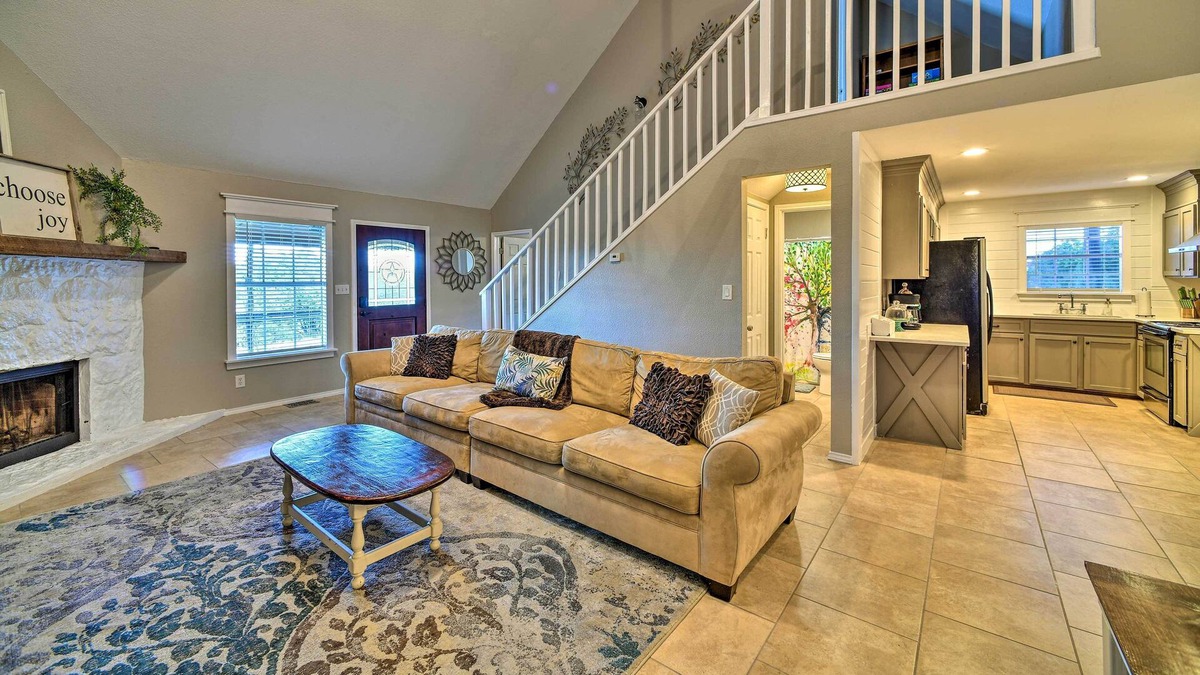 Spring Branch House | Spacious, Private & Peaceful Hill Country Retreat