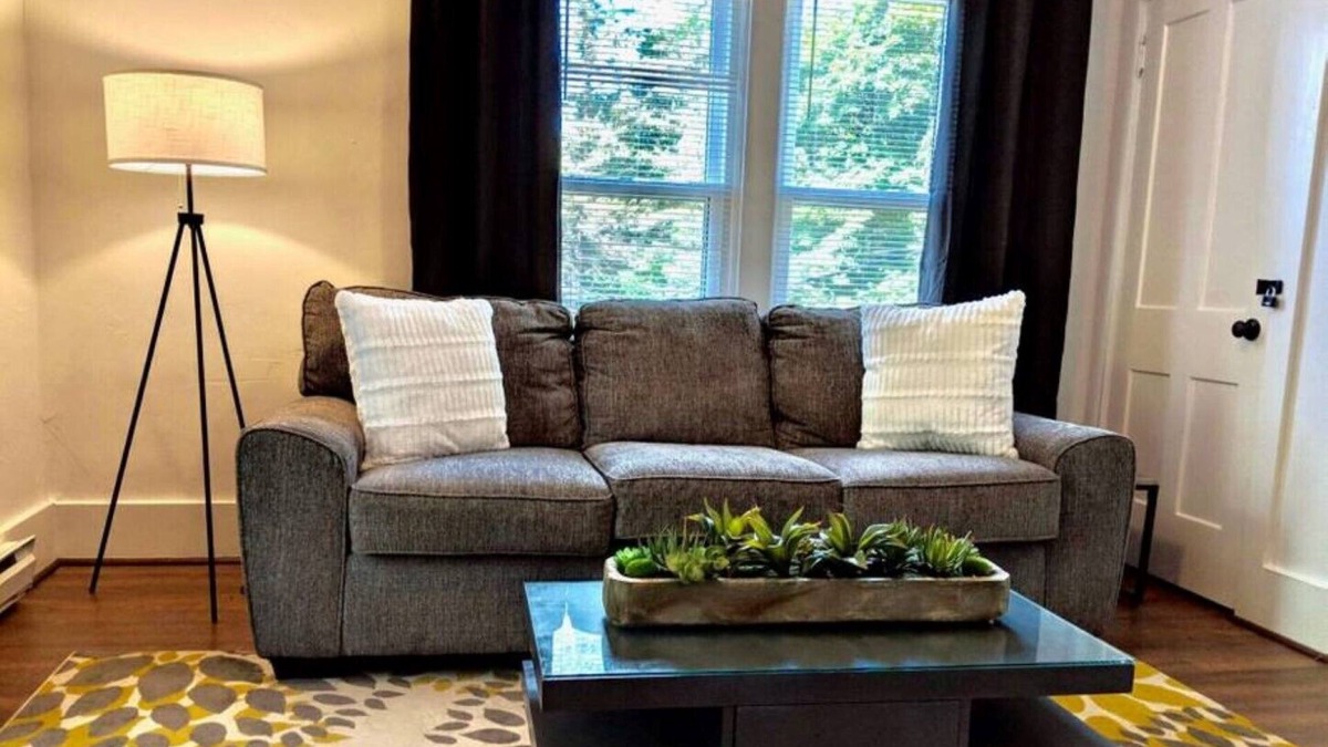 Jamestown House | Spacious professionals hideaway