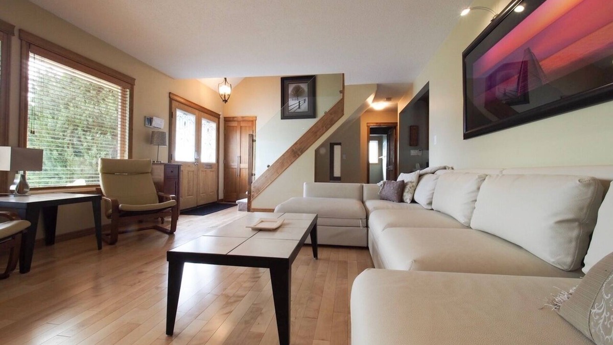 Okanagan-Similkameen House | Spacious Property with Relaxing Backyard Living Space. License No: 00113555