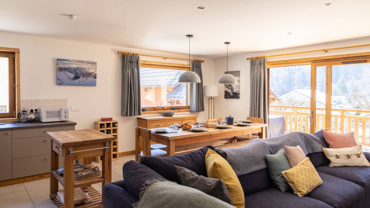 Bozel Apartment | Spacious quiet apartment in the centre of Bozel