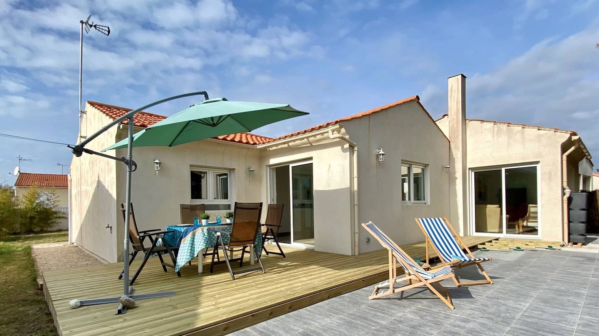 Bretignolles-sur-Mer House | Spacious Renovated House with Terrace, Garden, 300m to Sea, Quiet Area, WiFi