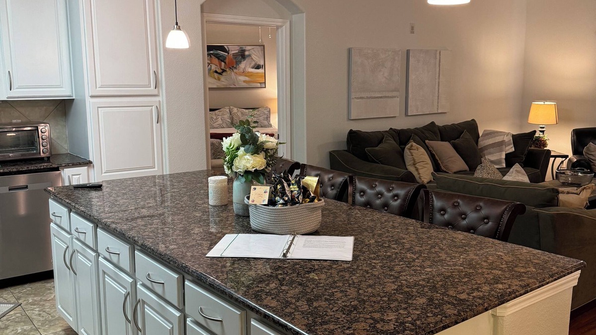 Columbia Condo | Spacious recently updated 2/2 condo w/AC, WiFi Columbia, SC steps from stadium!