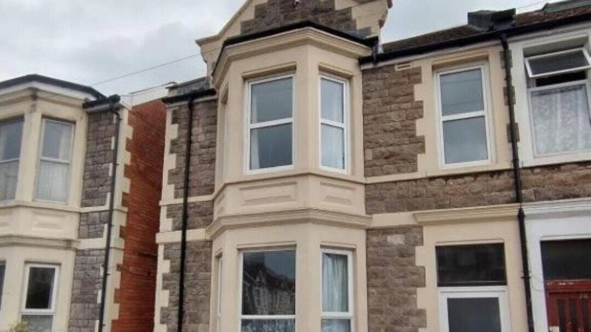 Weston-super-Mare Condo | Spacious, refurbished Edwardian period apartment, near beach and all amenities!