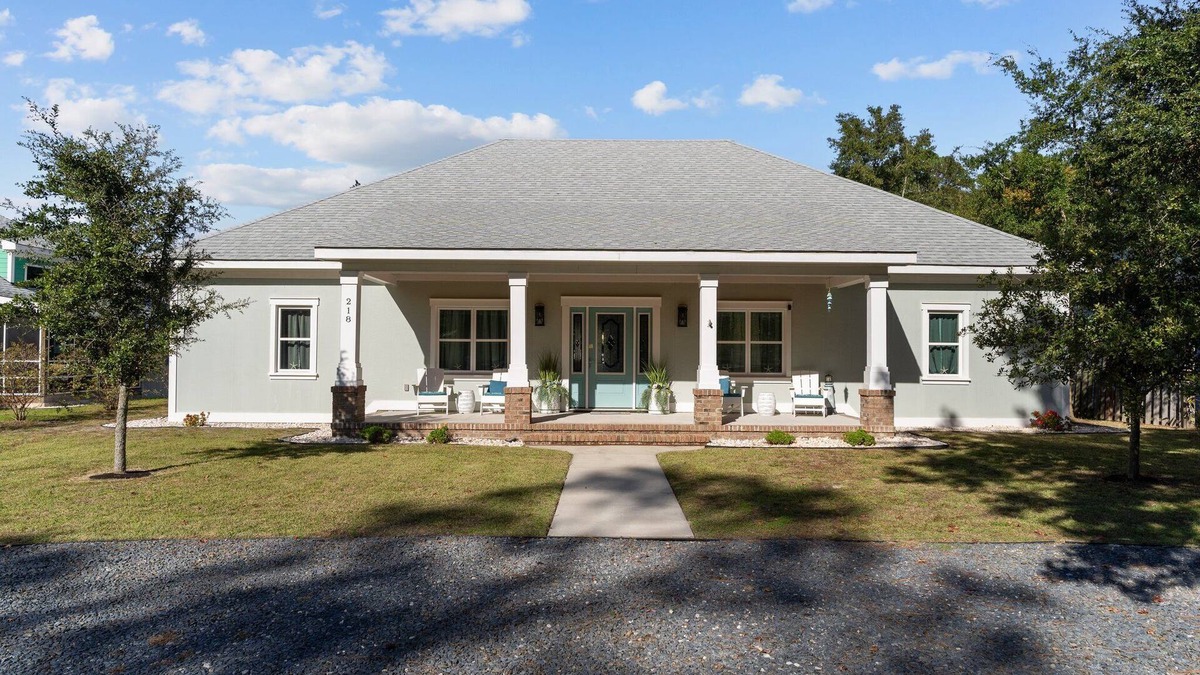 Southport House | Spacious & Relaxing with private pool!