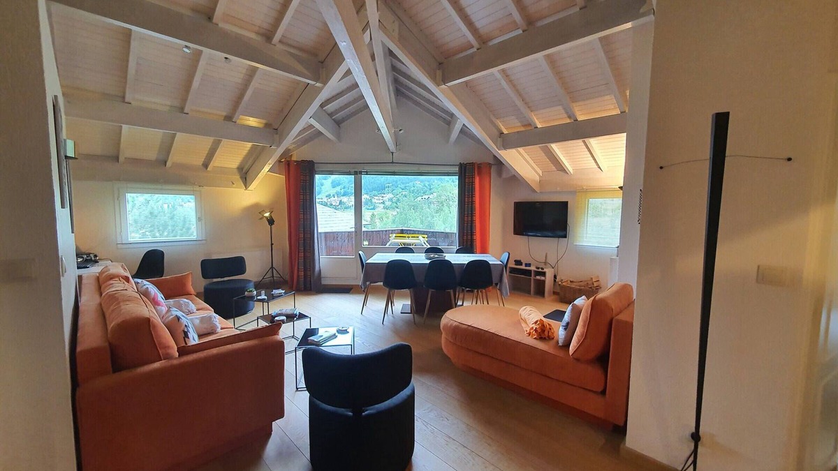 La Salle-les-Alpes Apartment | Spacious renovated apartment · Ski shuttle · Linen, cleaning and WiFi included