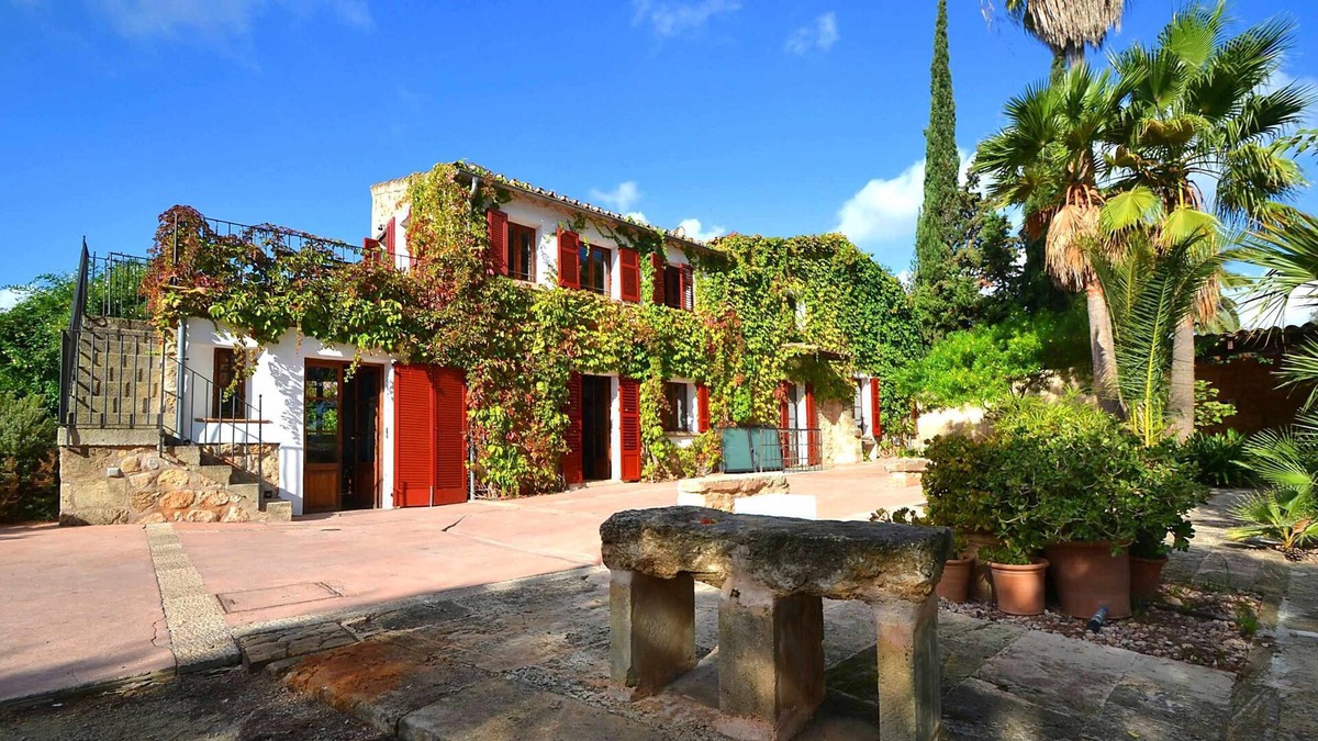 Consell House | Spacious renovated house with pool in Consell up to 12 people