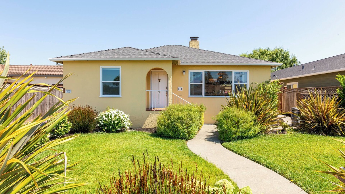 Petaluma House | Spacious Renovated Mid-Century Charmer - New