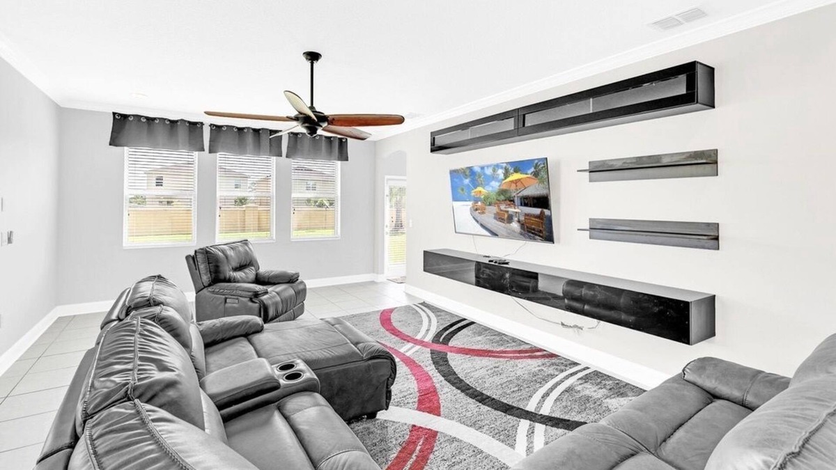 St Johns River Estates House | Spacious Resort-Style Getaway by St. Johns River!