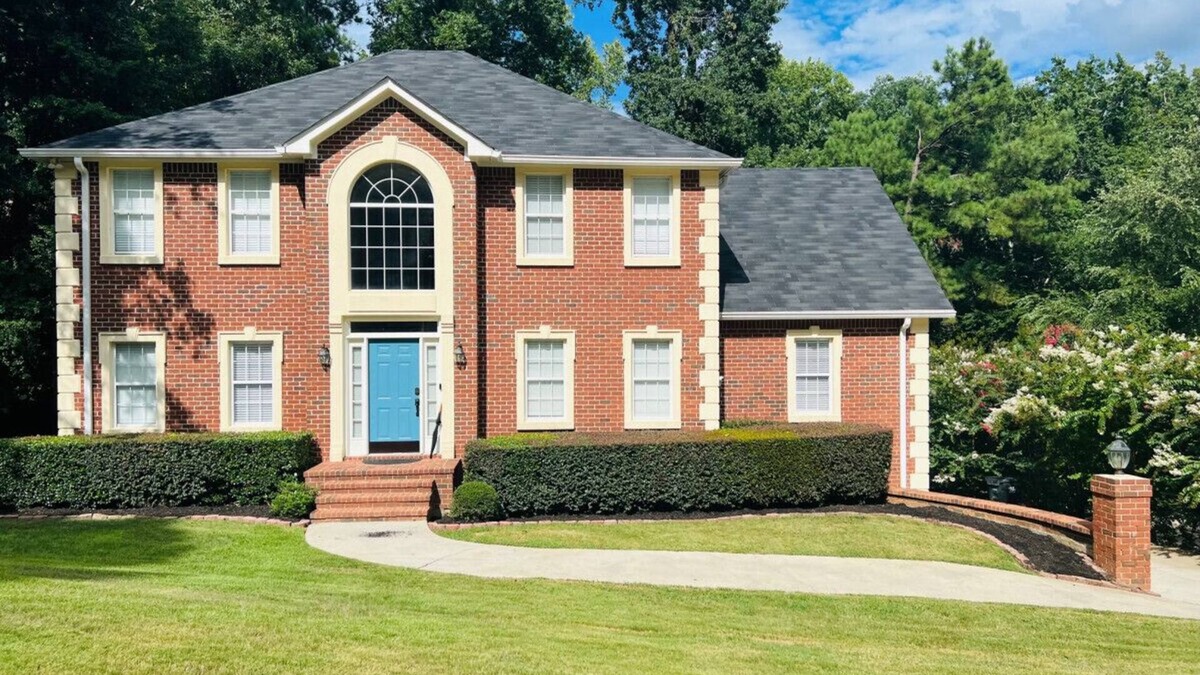 Hunters Ridge House | Spacious Retreat 5B/2.5b with 4 King beds & EV Charger