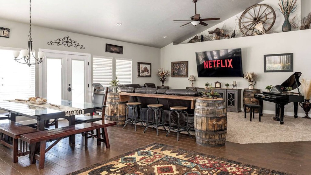 Grantsville House | Spacious Retreat for over 32 Parking, Horse Stalls