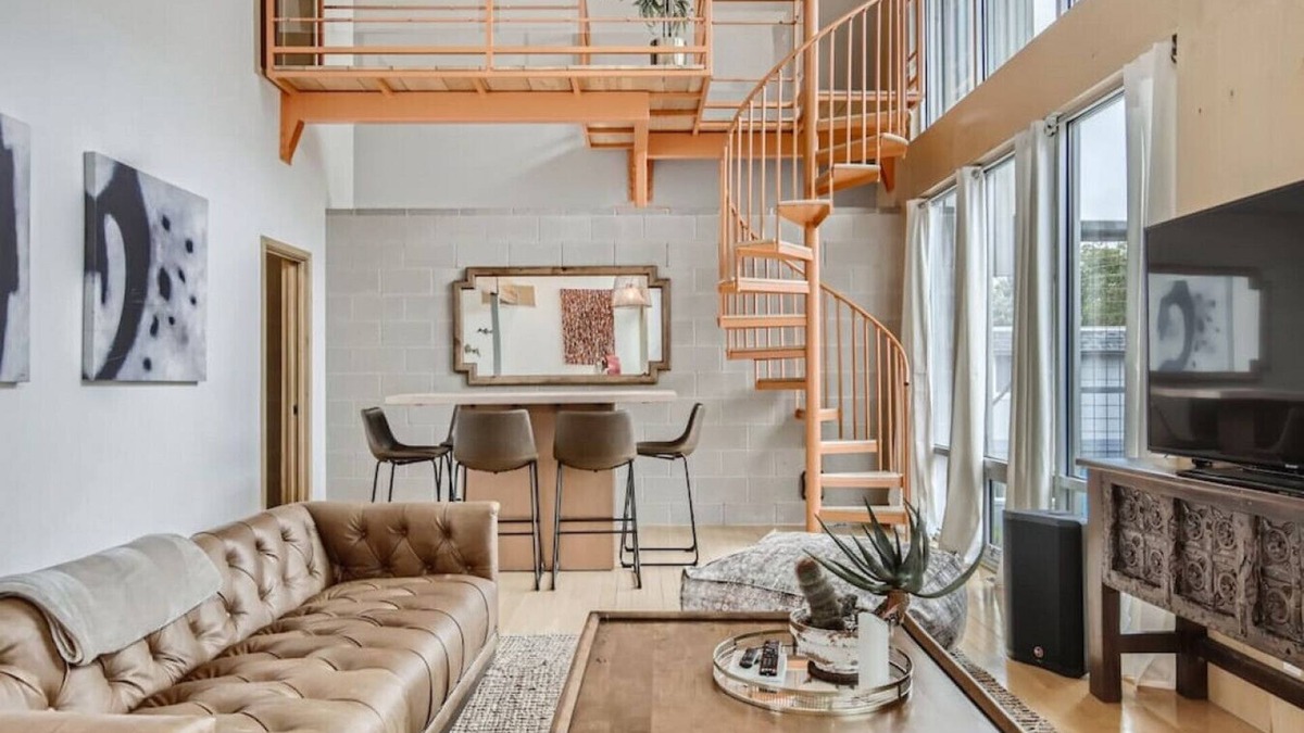 Brentwood House | Spacious Retreat for Groups W/Workspace Min to DT & SXSW Top Spots!