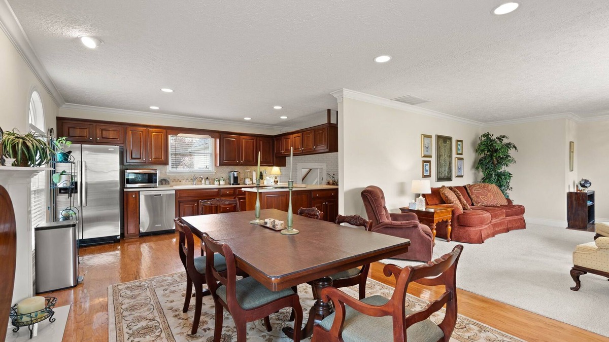 Jeffersonville - Clarksville House | Spacious Retreat 3BR, 3.5BA Home in Golf Community