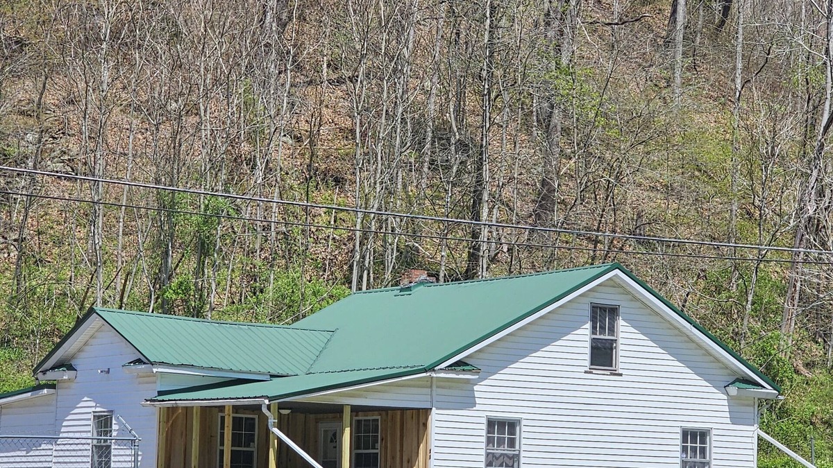 Northfork House | Spacious riding retreat 4 BR Outlaw House/ATV Riding 10beds-Large Parking