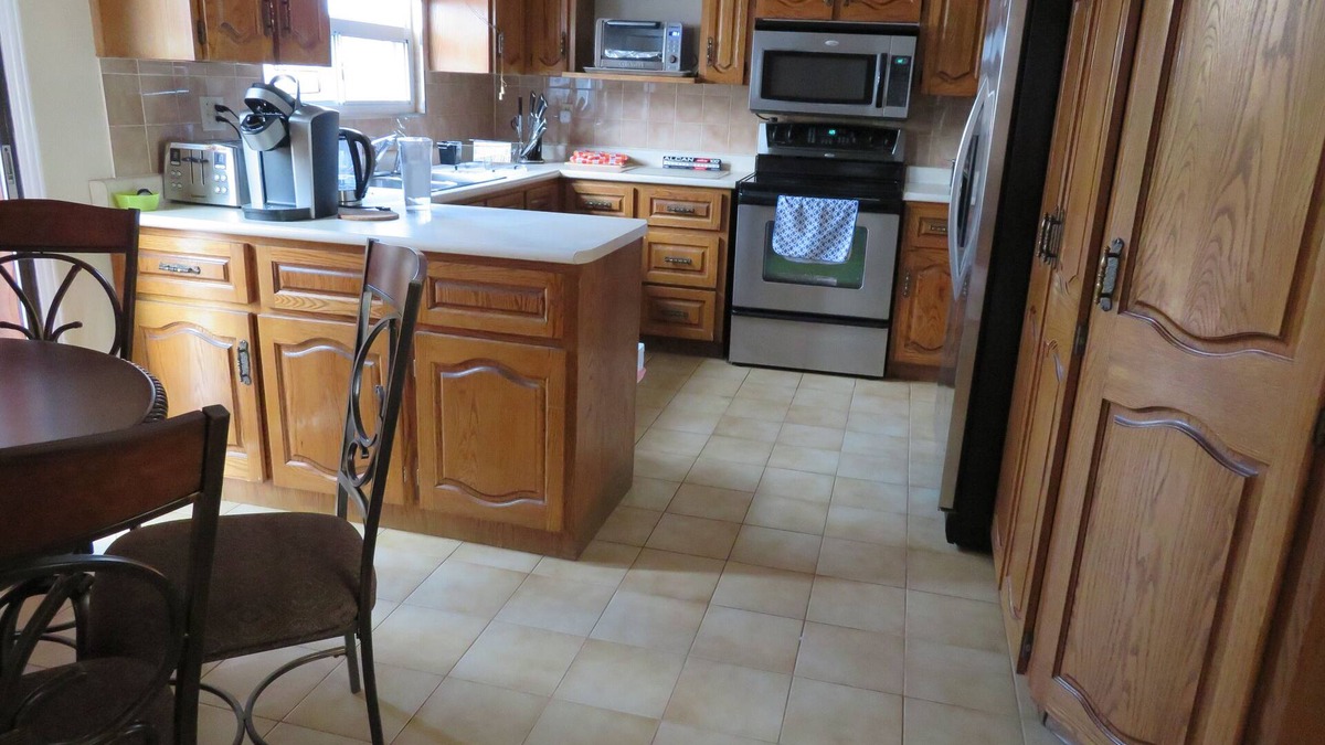Bayview Woods - Steeles House | ★ Spacious Room 1♚Qn-Bed✚Shared Ensuite-Beryl