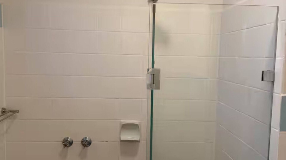 Ivanhoe Apartment | Spacious Room in Ivanhoe, Melbourne