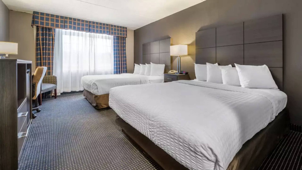 New Cumberland House | Spacious room with bath close to the State Capital