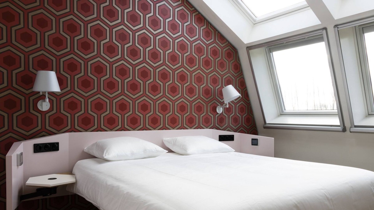Sluis Bed & Breakfast | spacious room with sunken bath and double shower