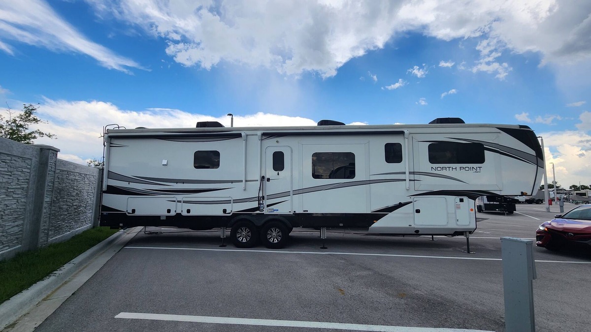Okeechobee House | Spacious RV for Short/Long Term Rent
