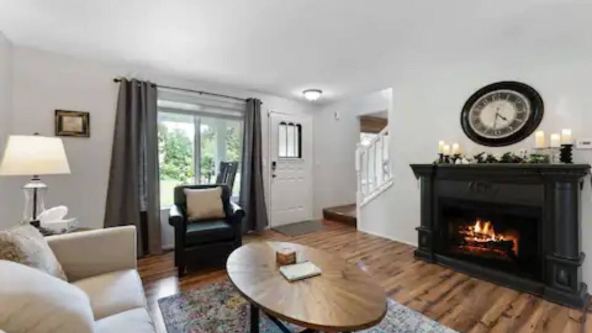 Retsil House | Spacious , RV parking, yard, cozy fireplaces, game library, near Manchester