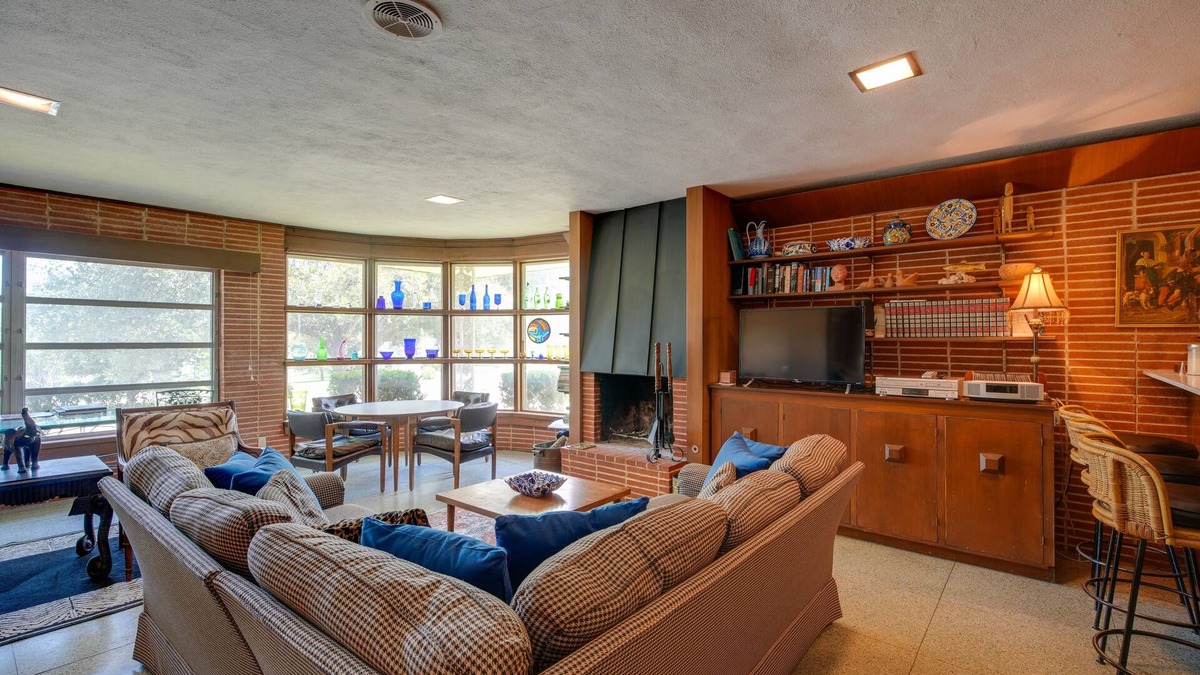 Bel Meade House | Spacious San Antonio Home ~ 5 Mi to Downtown!