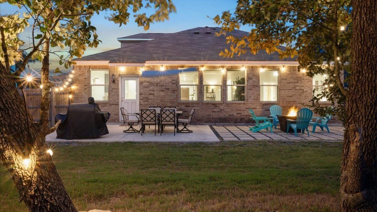 San Marcos House | Spacious San Marcos Retreat w/Fire Pit, Pool Table & Near TXST + Outlet Mall