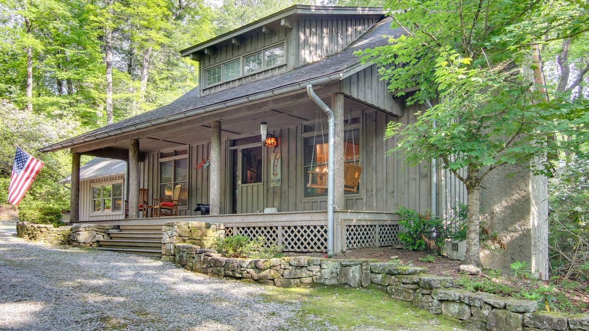 Sapphire Cottage | Spacious Sapphire Home w/ Fire Pit & Pool Access