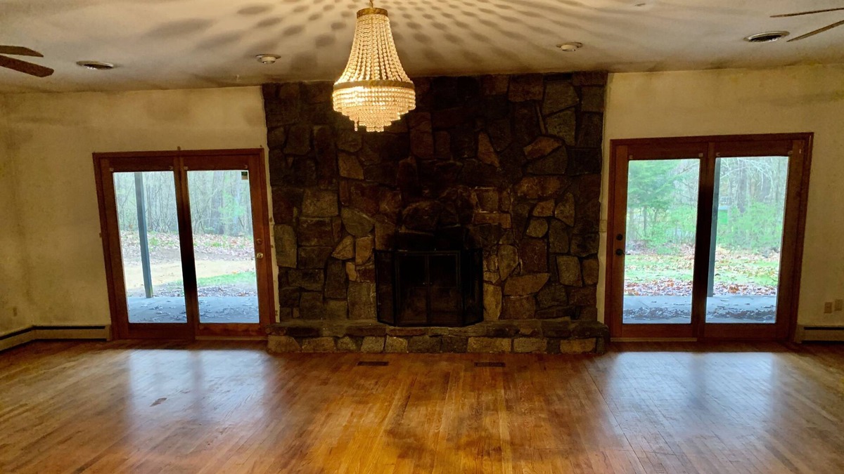 Schuylerville House | Spacious Saratoga Racetrack Season Rental - Minutes away from EVERYTHING!
