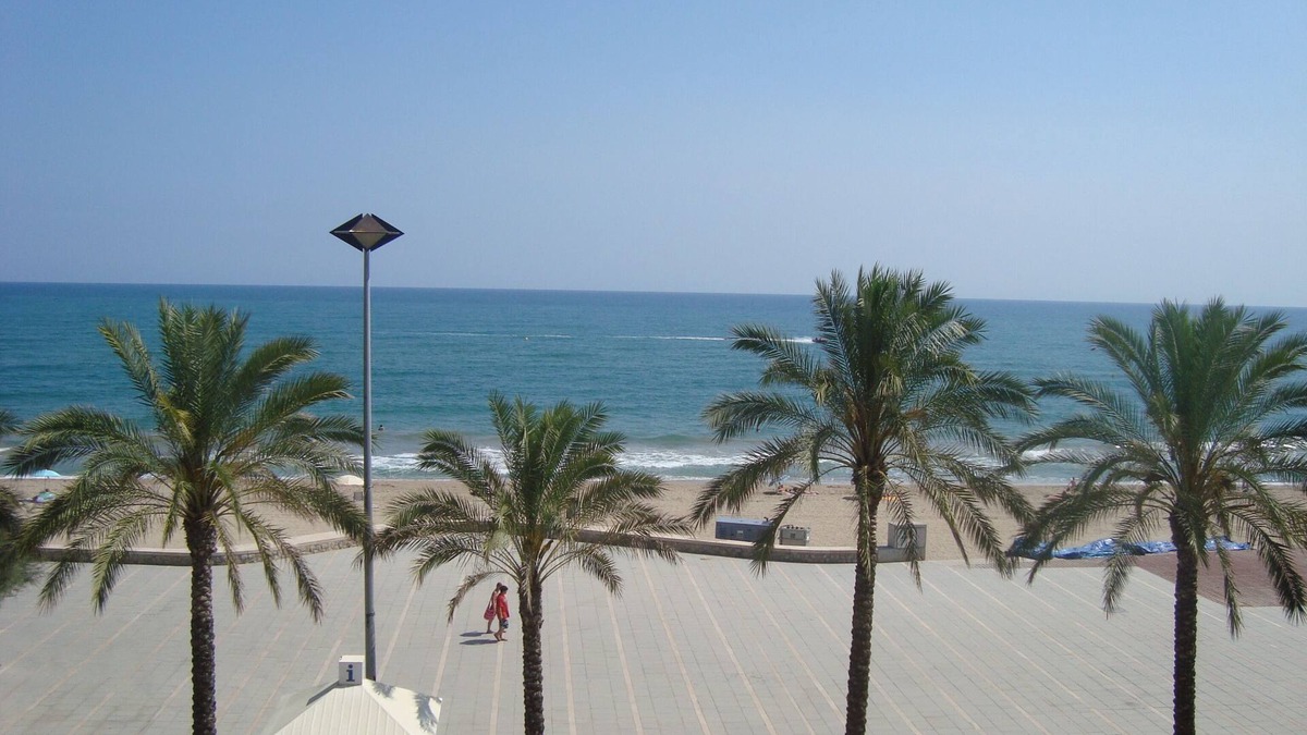 Calafell Apartment | Spacious seafront apartment overlooking the the beach with WIFI, parking & lift