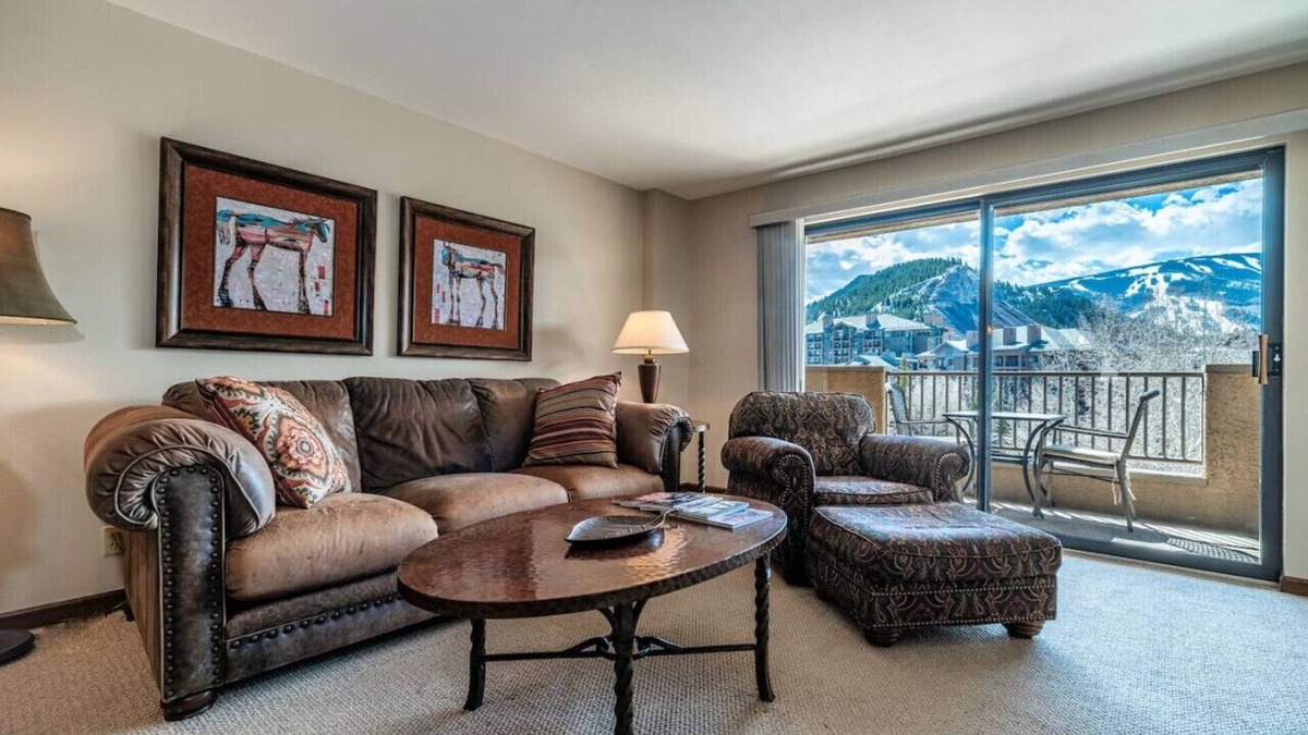 Avon Apartment | Spacious Seasons Vacation Home Steps To Lift