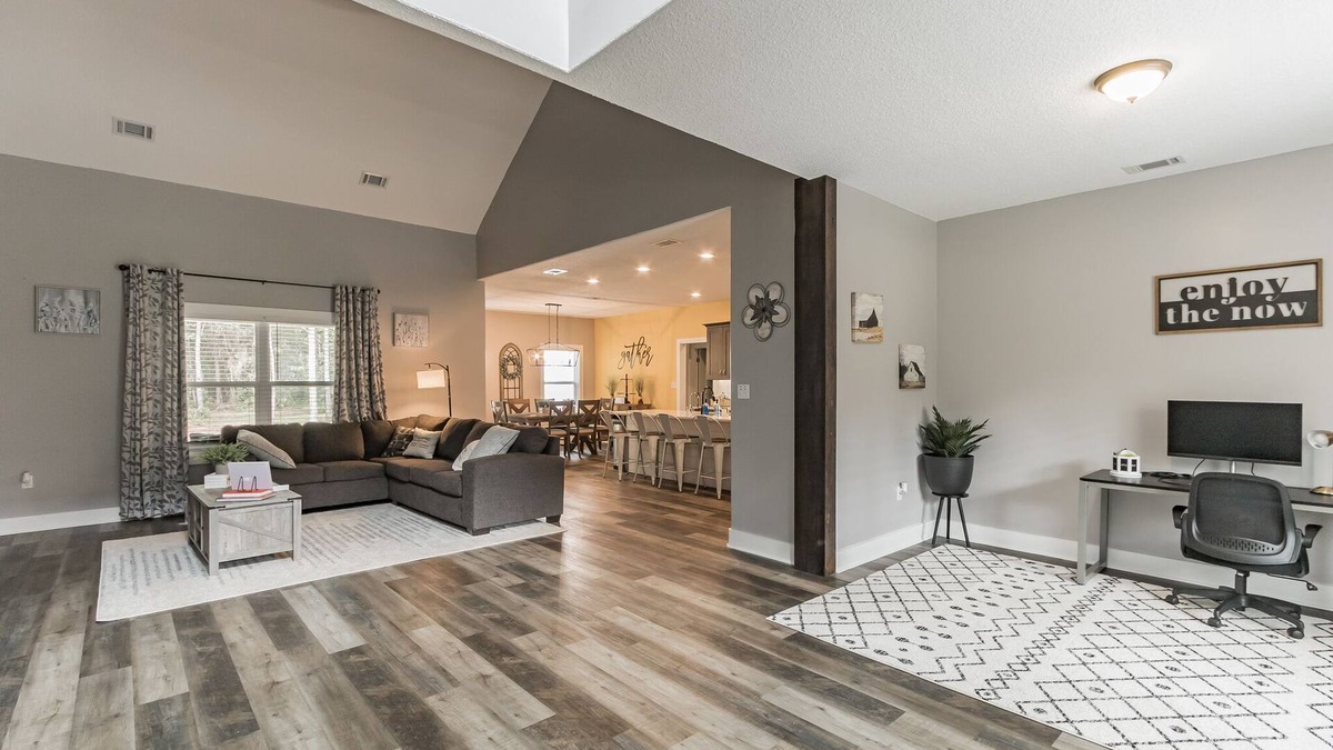 Brunswick House | Spacious secluded home minutes away from the beach!