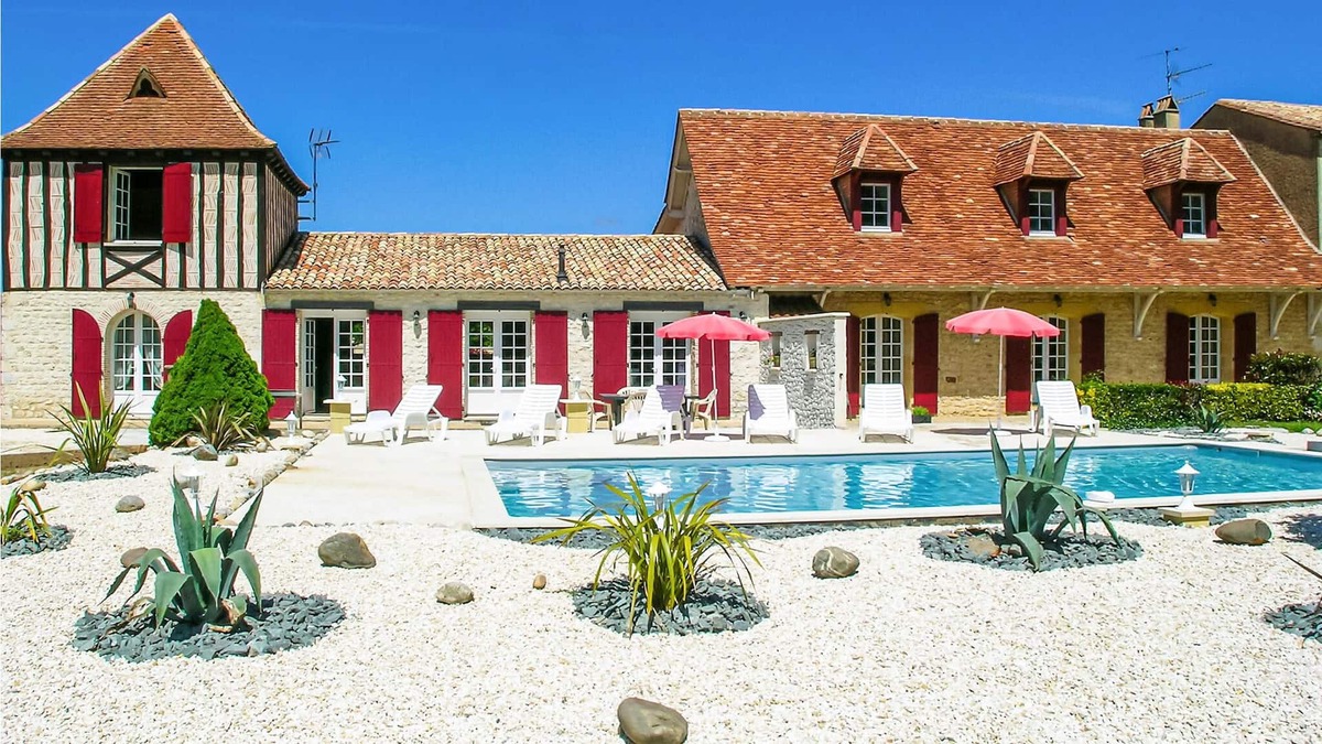 Gardonne House | Spacious semi-detached house in the Dordogne.