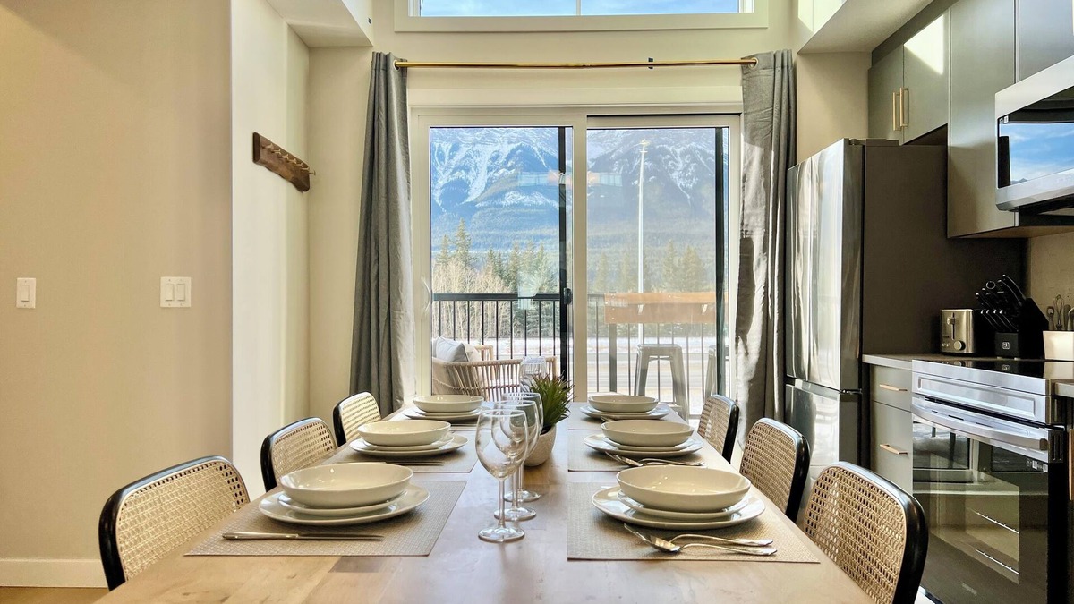 Harvie Heights House | Spacious Separate Address Combo Up to 17 Retreat w/Hot Tub, Parking, AC & Views