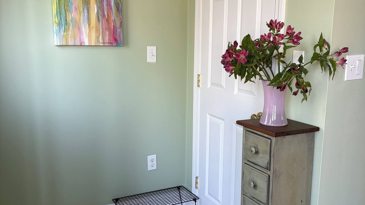 Salem House | Spacious, serene, lovely, centrally located 2-bedroom home in Salem - sleeps 4
