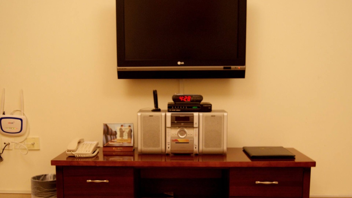 Dubai Bed & Breakfast | Spacious serviced 1BR Al Muhaisnah 5' to airport