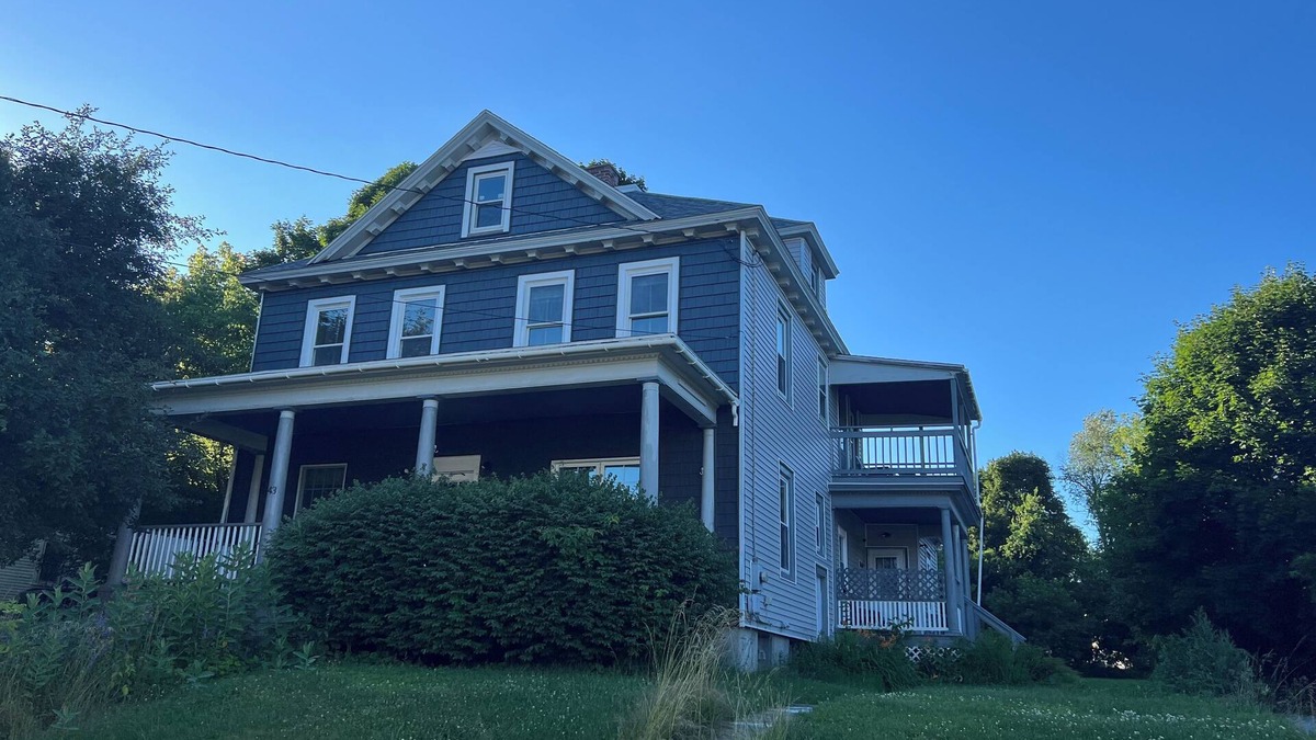 East Haven  Rutland County House | Spacious ski chalet with pool table & mountain views