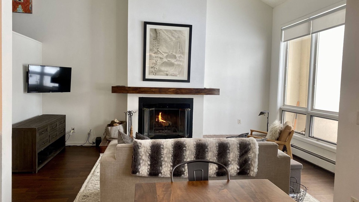 Eagle-Vail Condo | Spacious Ski House, Minutes to Vail & BC, Mountain & Golf Views, Pet-Friendly