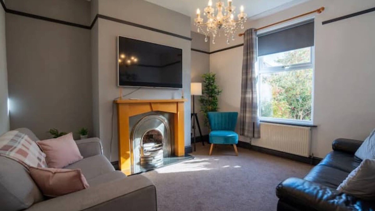 Lytham St. Anne's House | Spacious, sleeps 8, dog friendly, safe gardenn