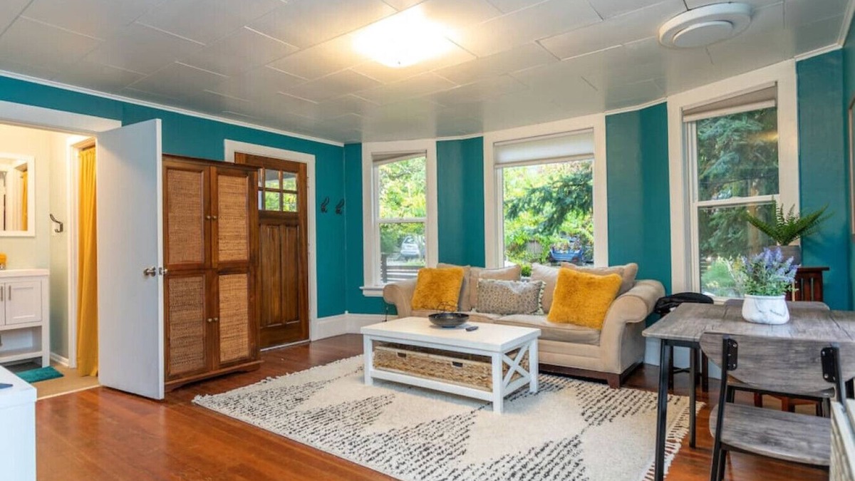Fremont House | Spacious Spunky Multi-Level Unit Near Fremont – Perfect for Your Seattle Getaway!