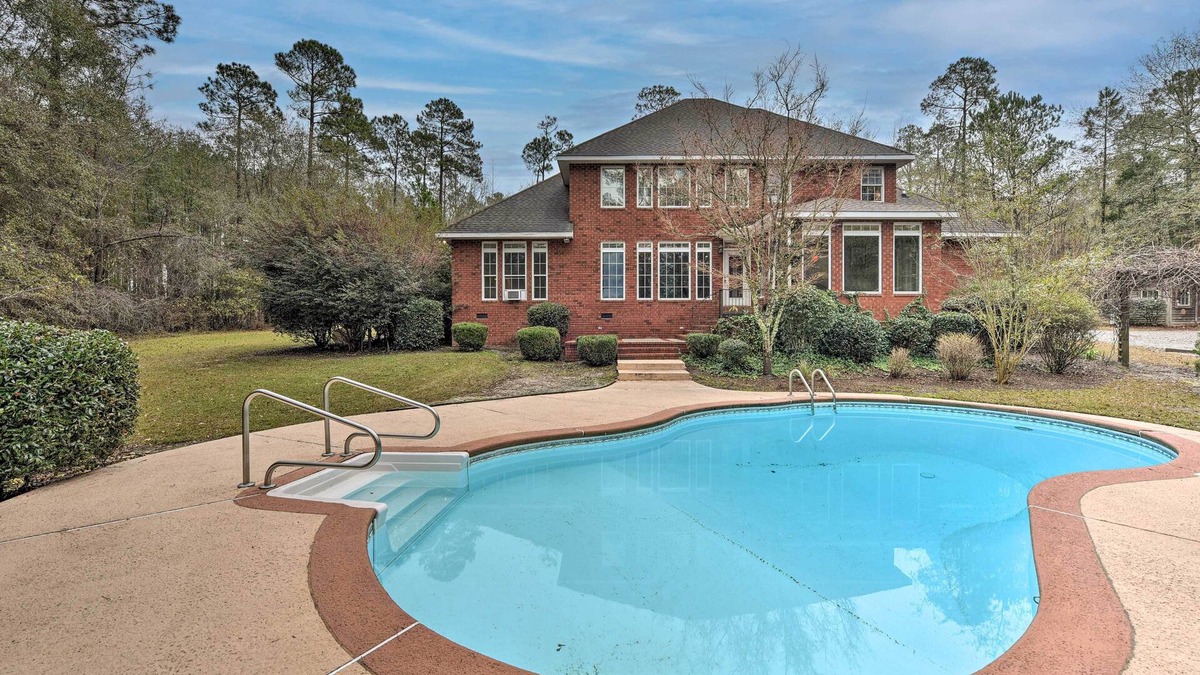 Statesboro House | Spacious Statesboro House w/Private Pool!