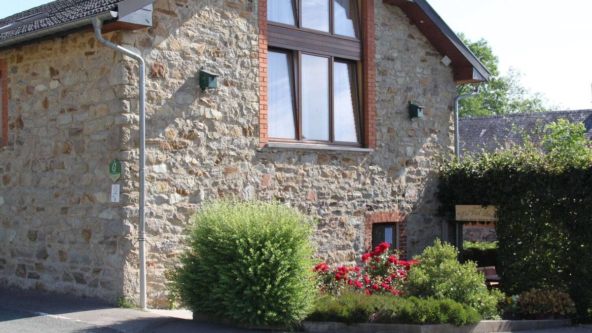 Ondenval House | Spacious Stay with Terrace