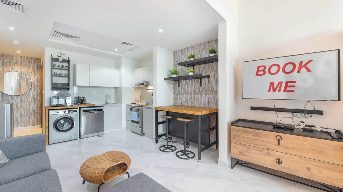 Business Bay Apartment | Spacious Studio for 4 in the heart of Business Bay!