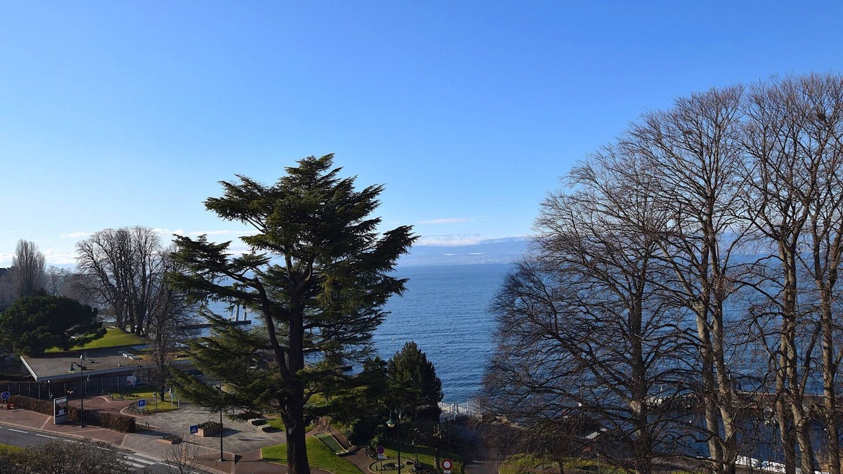 Evian-les-Bains Apartment | Spacious studio in Évian-les-Bains, balcony, near center