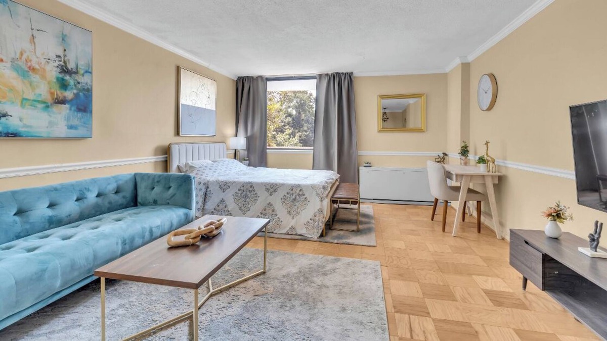 Rockville House | Spacious Studio - Next to Metro