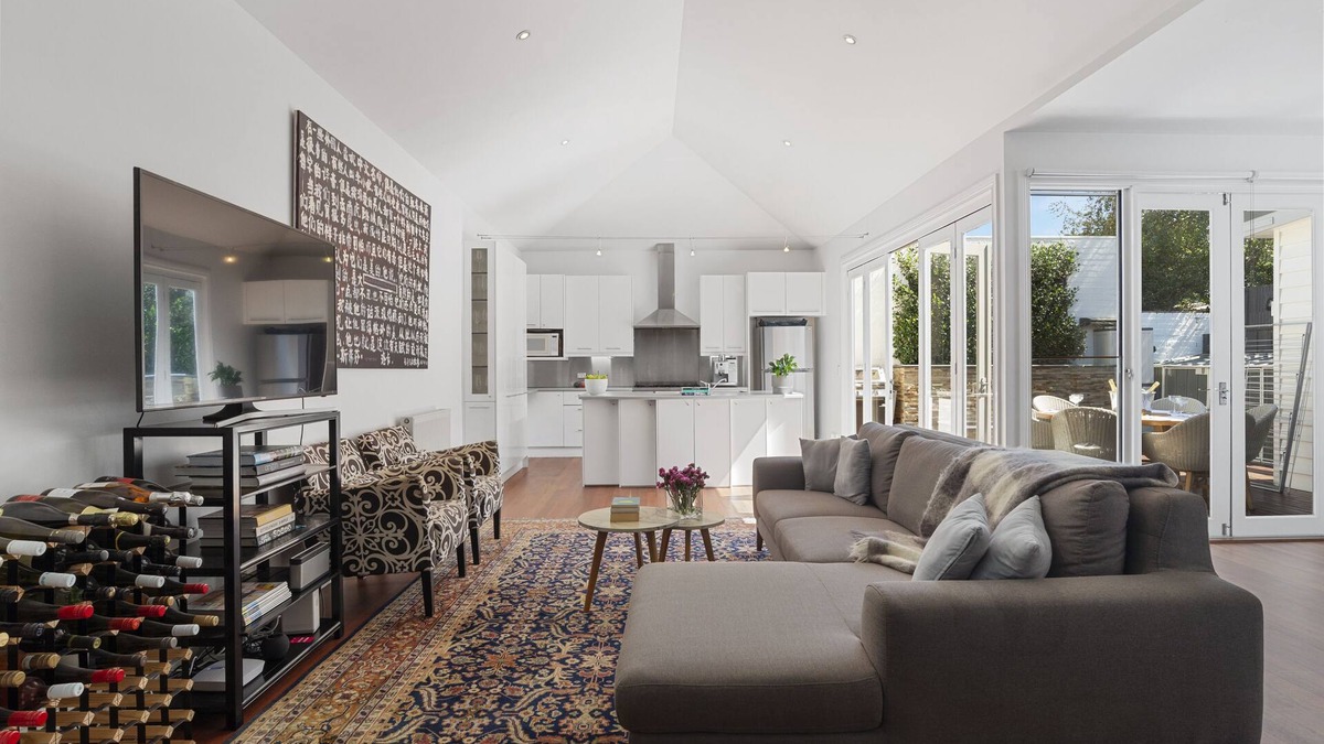South Melbourne House | Spacious, Stylish Home in Amazing Albert Park Location