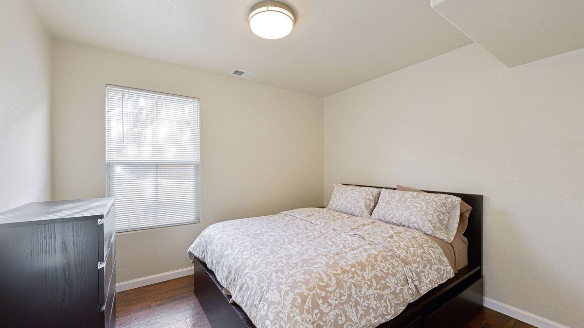 Clawson House | Spacious, Stylish 4 Bedroom Bay Area Home