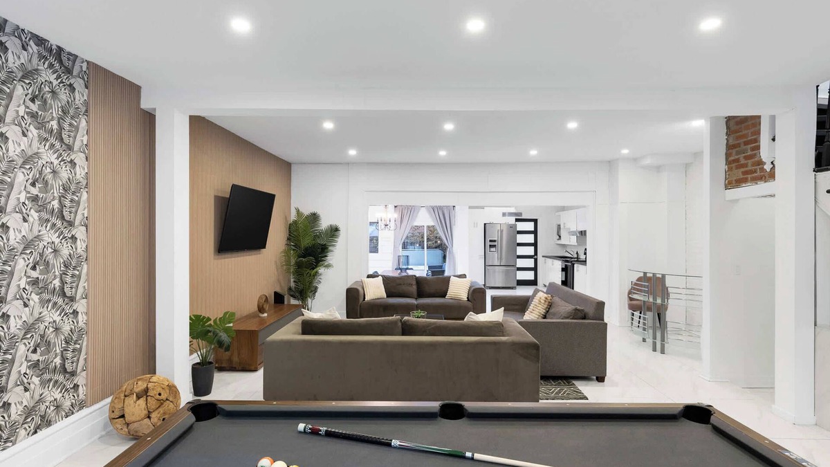 Gay Village Apartment | Spacious & Stylish Downtown Retreat |Hot Tub