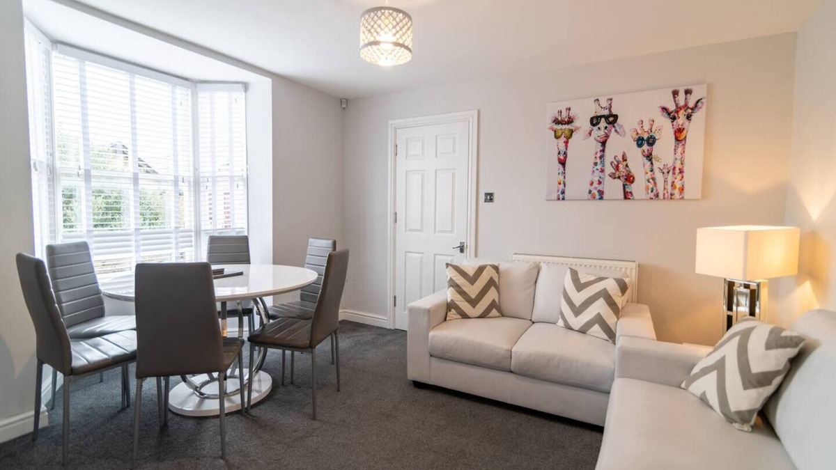 Margate House | Spacious & Stylish Home By Beach and Dreamland | Pass the Keys